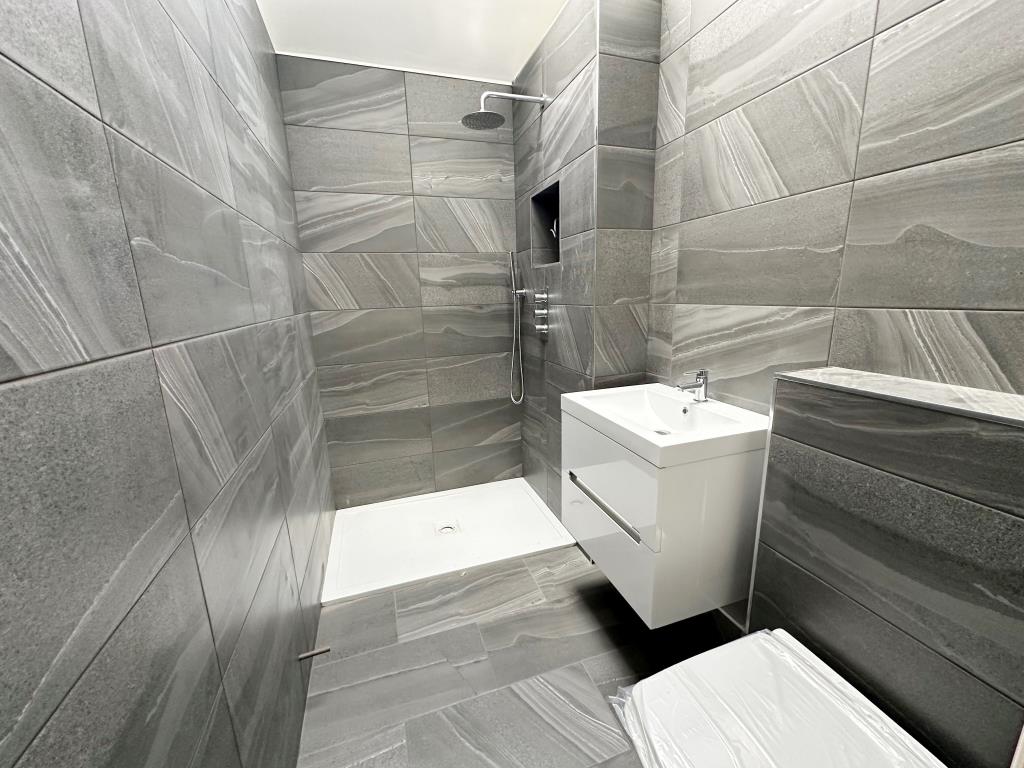 Lot: 63 - ATTRACTIVE DETACHED DWELLING TO BE FINISHED - En-suite for master bedroom